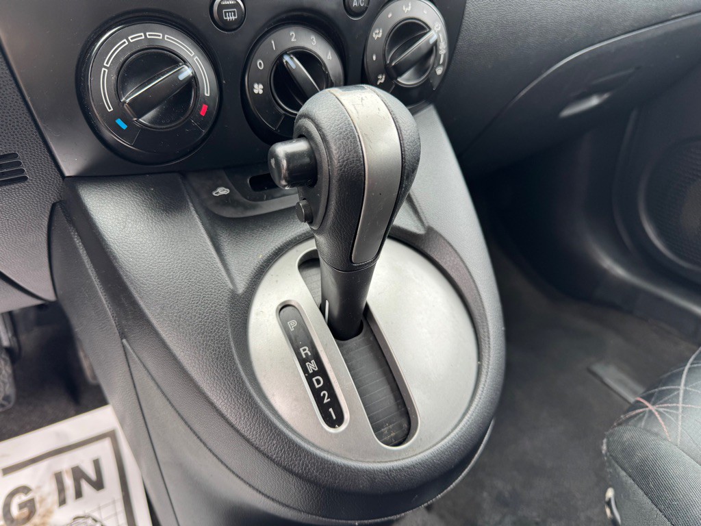 2014 Mazda Mazda2 Image 19