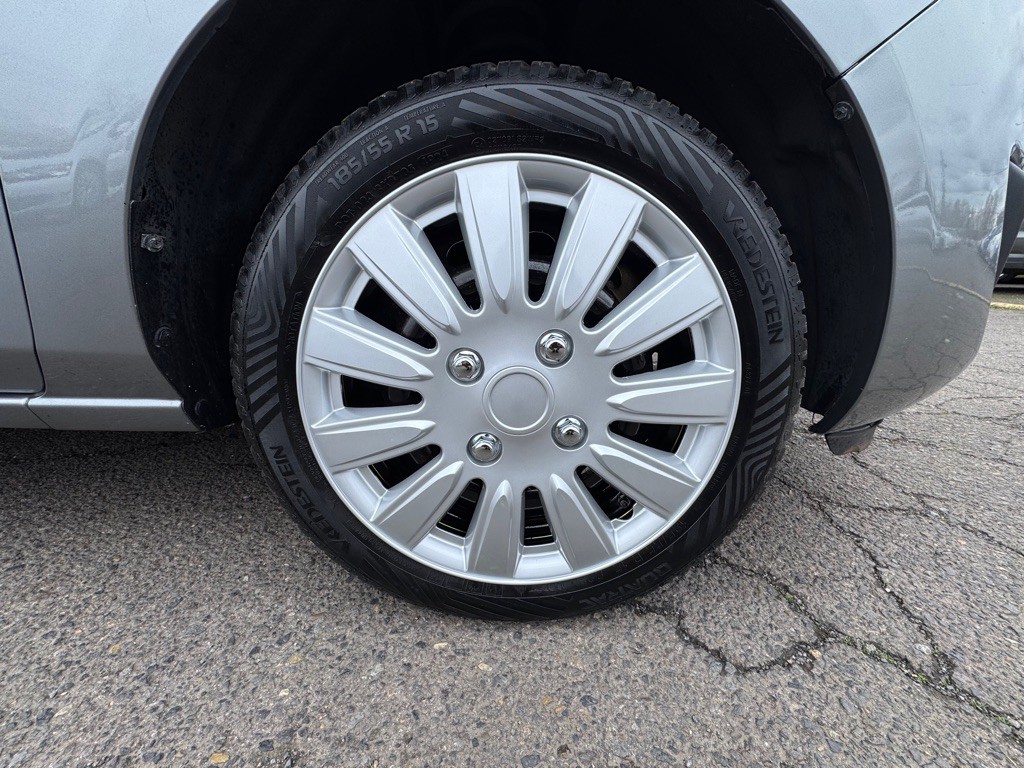 2014 Mazda Mazda2 Image 21