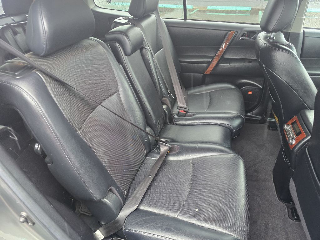2012 Toyota Highlander Image 14