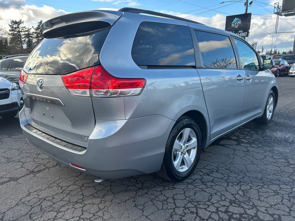 2014 Toyota Sienna Image 4
