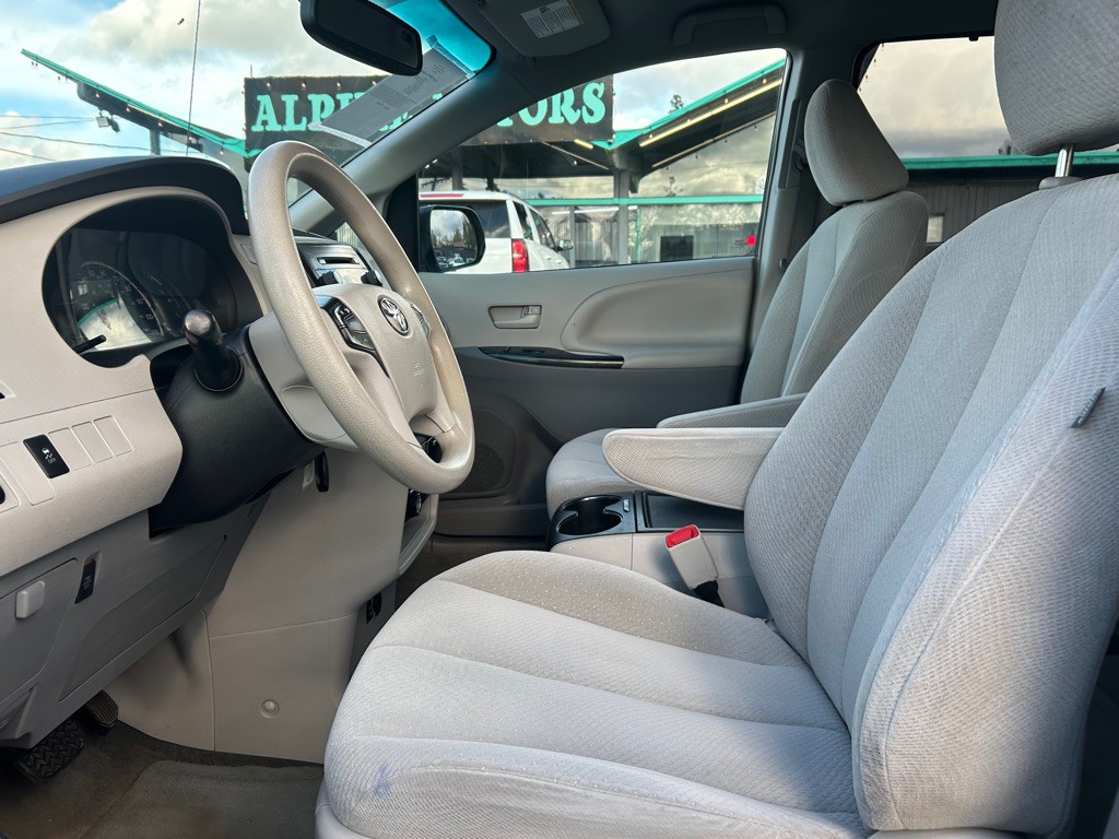 2014 Toyota Sienna Image 7