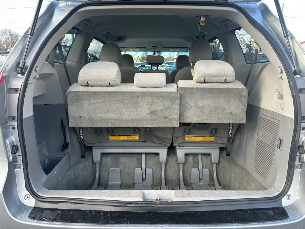 2014 Toyota Sienna Image 11