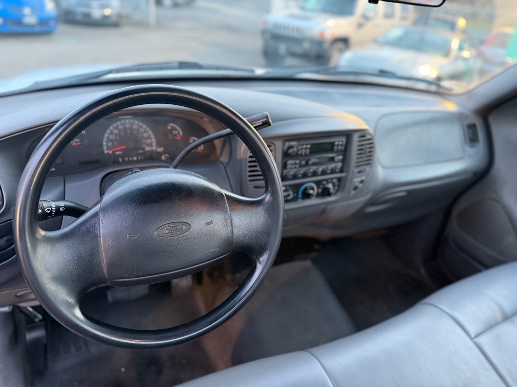 2002 Ford F-150 Image 8