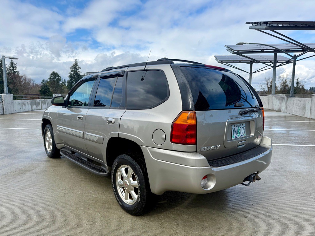 2002 GMC Envoy Image 3