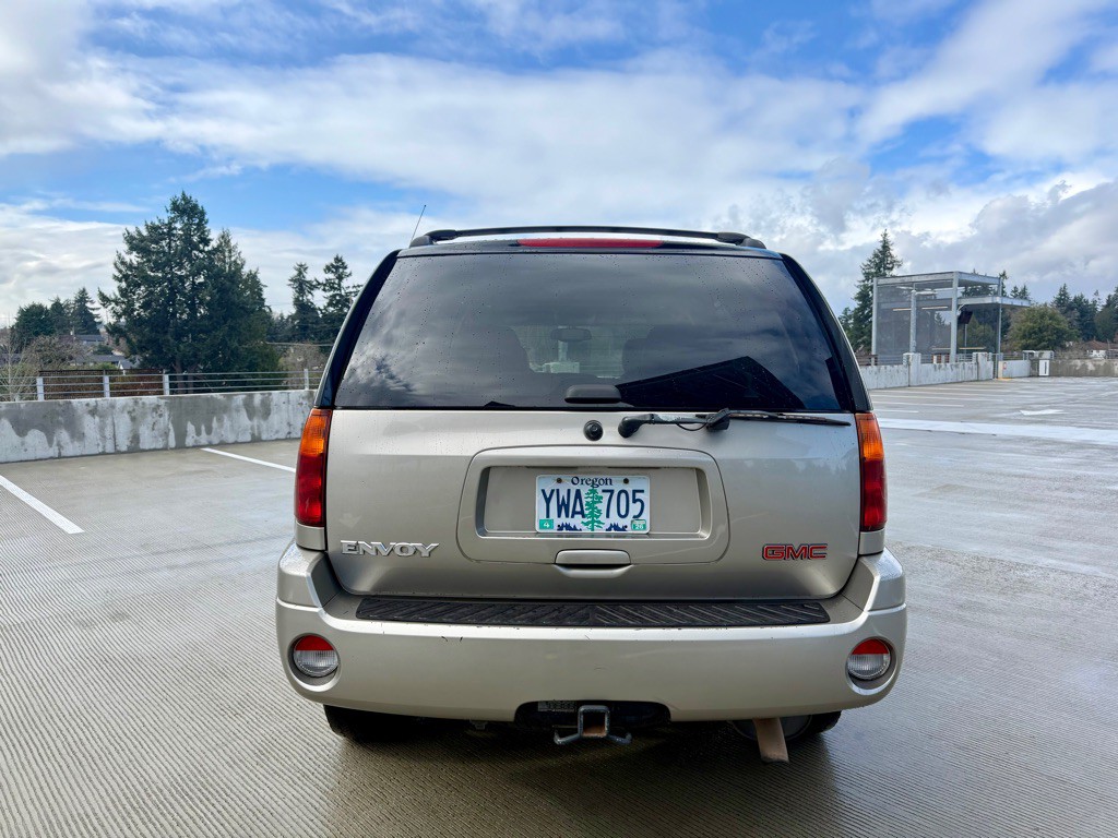 2002 GMC Envoy Image 4
