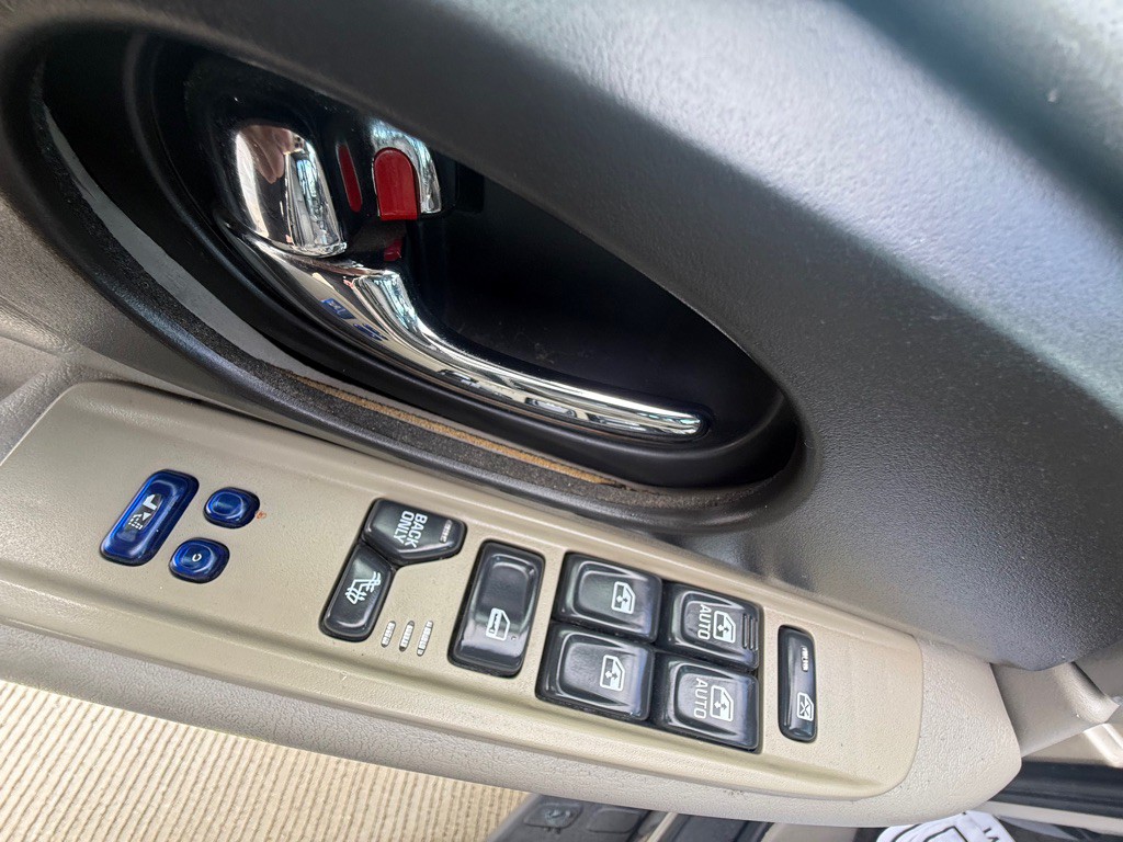 2002 GMC Envoy Image 10