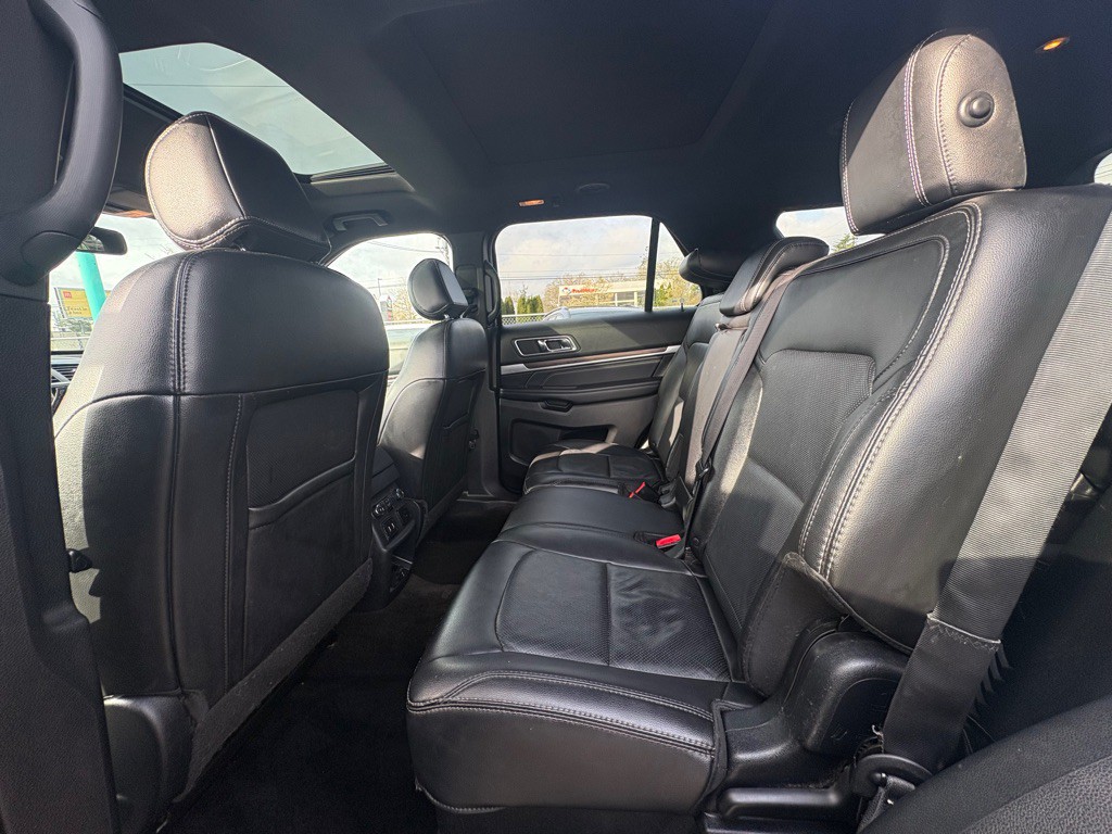 2017 Ford Explorer Image 8