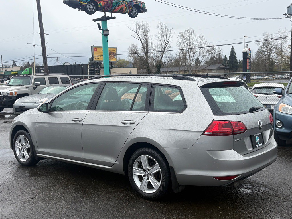 2015 Volkswagen Golf Image 2