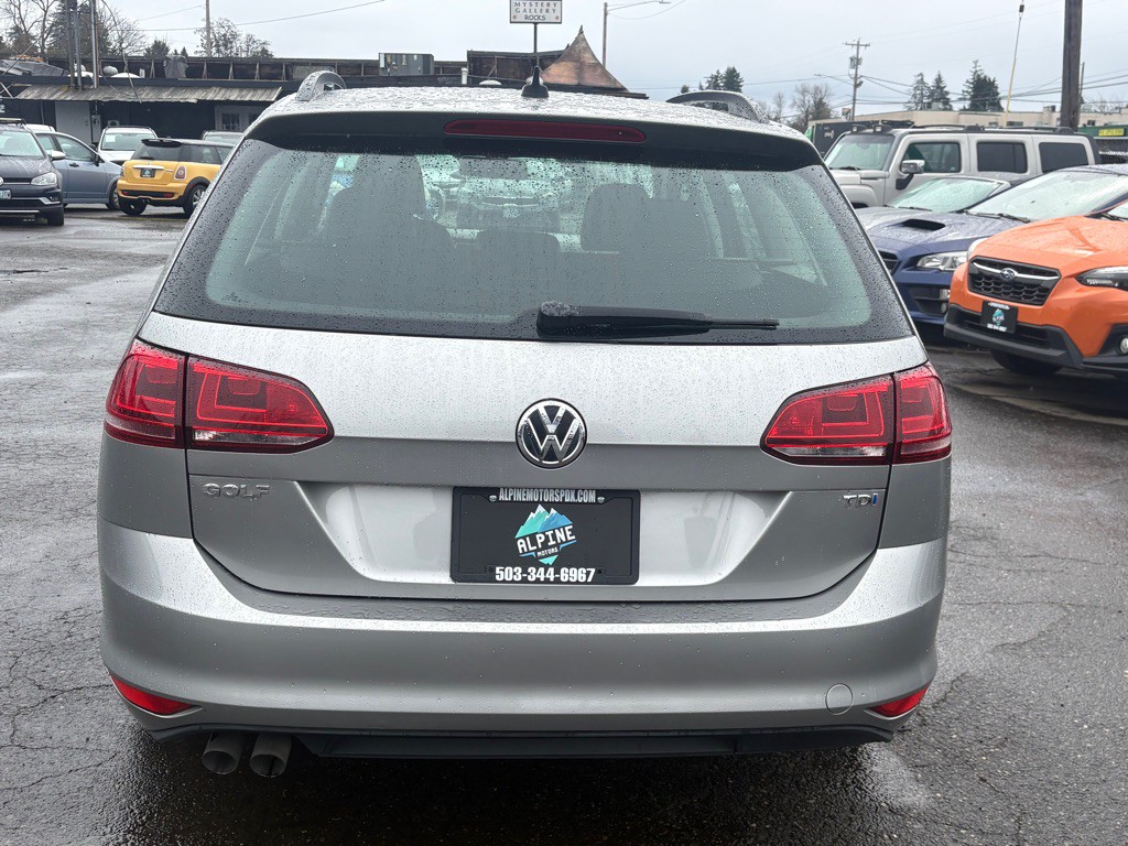 2015 Volkswagen Golf Image 3