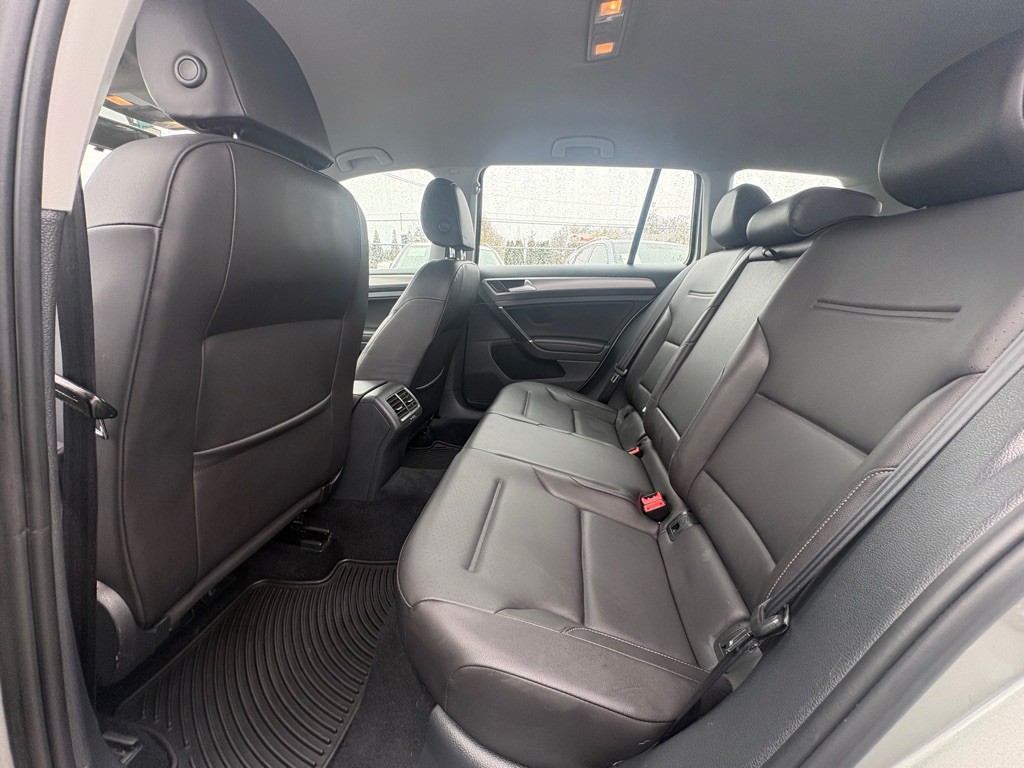 2015 Volkswagen Golf Image 8