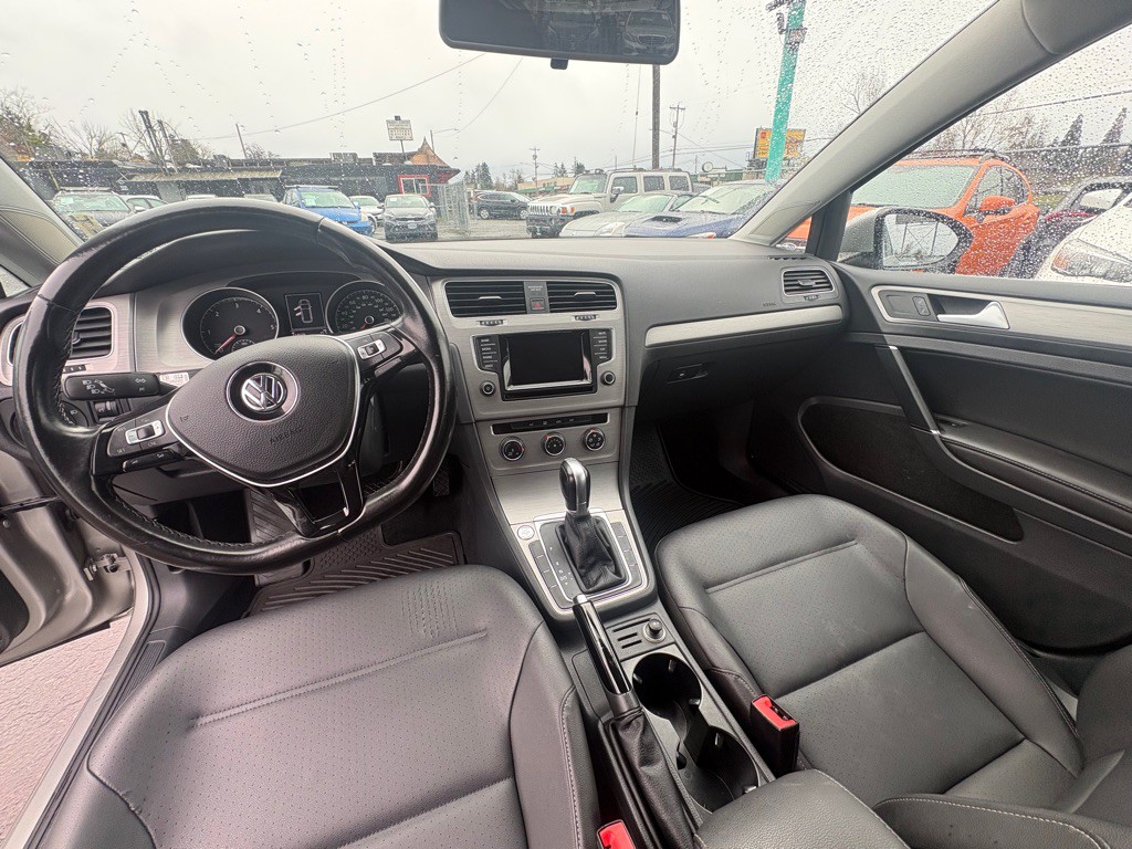 2015 Volkswagen Golf Image 9