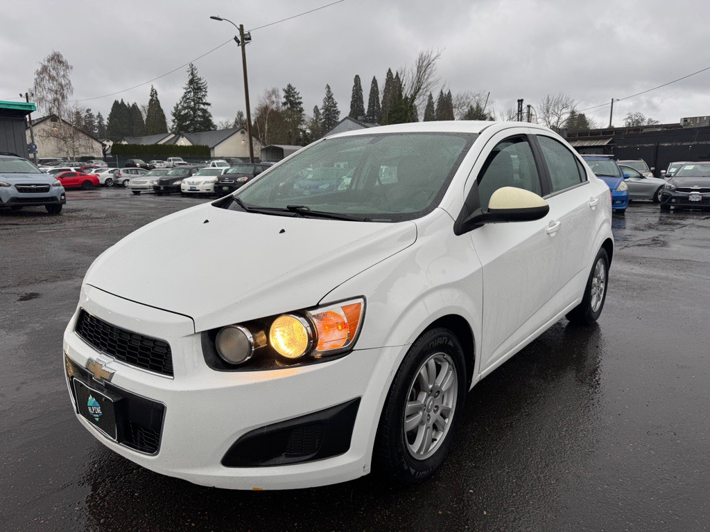 2015 Chevrolet Sonic Image 1