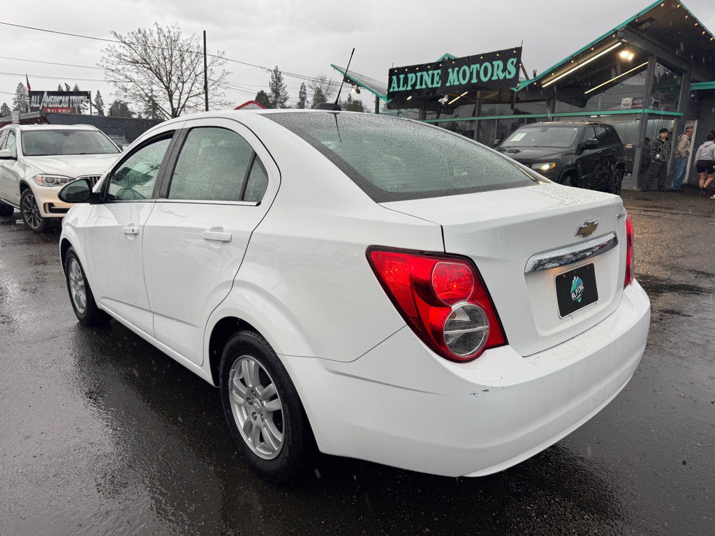 2015 Chevrolet Sonic Image 3