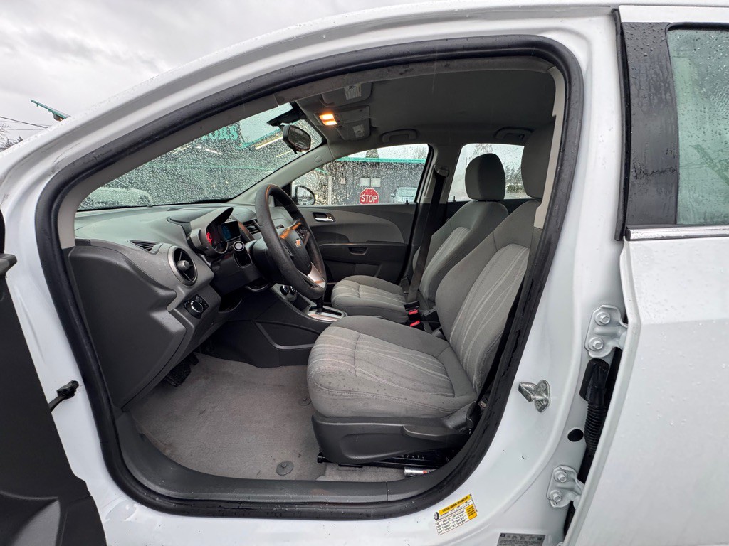 2015 Chevrolet Sonic Image 9