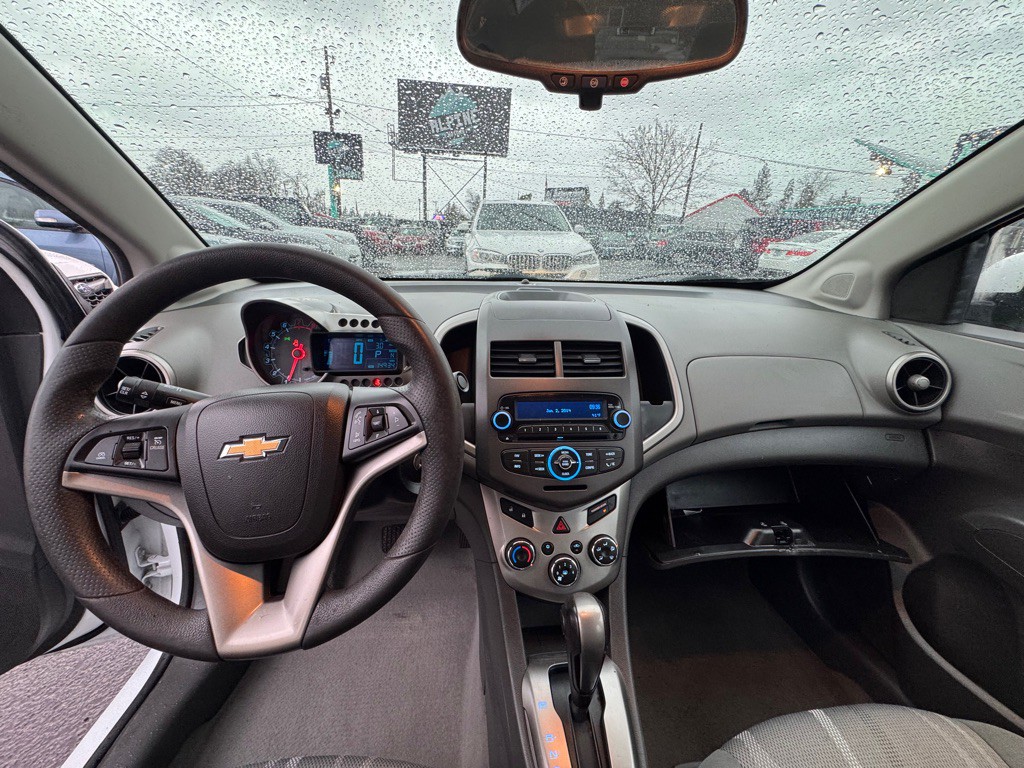 2015 Chevrolet Sonic Image 10
