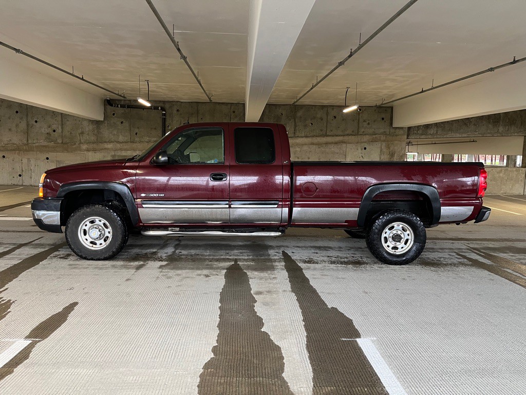 2003 Chevrolet Silverado 1500 Image 2