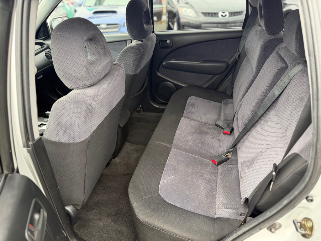 2003 Mitsubishi Outlander Image 7