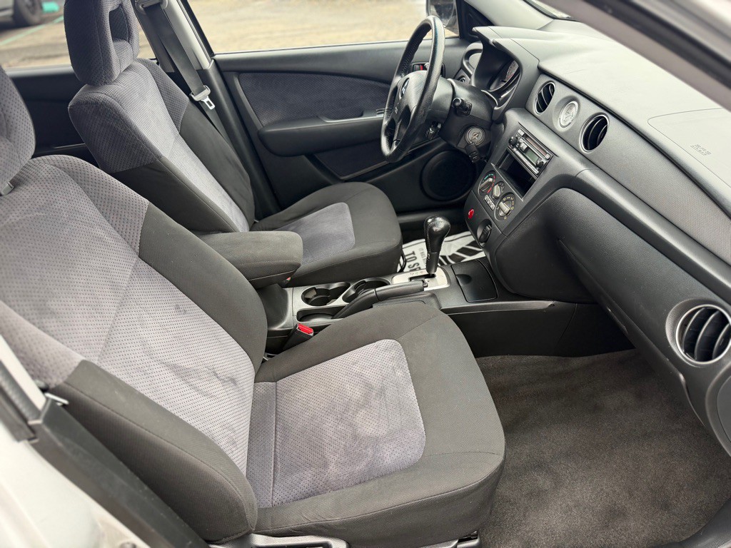 2003 Mitsubishi Outlander Image 12