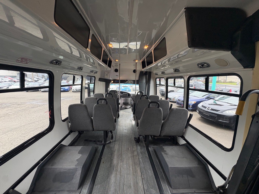 1997 Ford Econoline Image 9