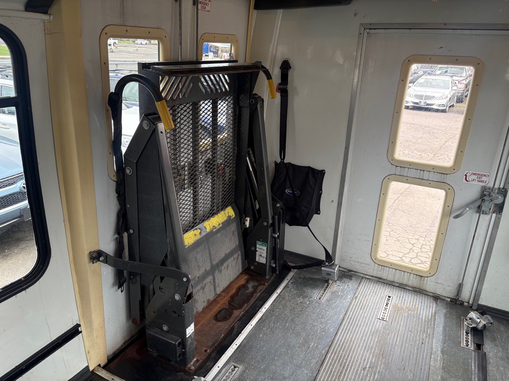 1997 Ford Econoline Image 10