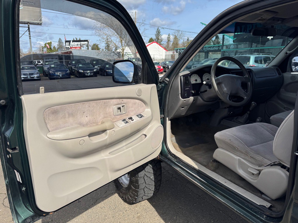 2001 Toyota Tacoma Image 8