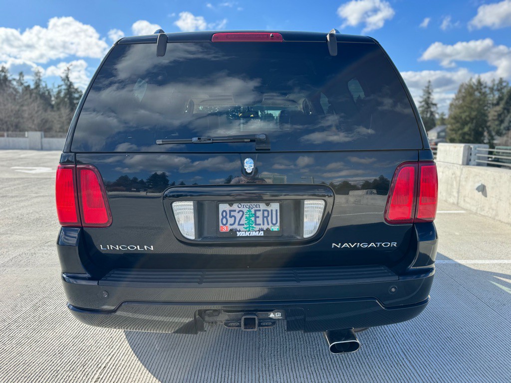 2004 Lincoln Navigator Image 3
