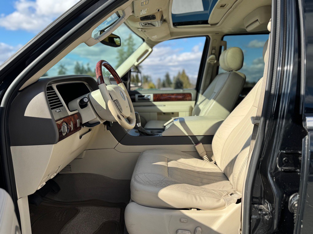 2004 Lincoln Navigator Image 7