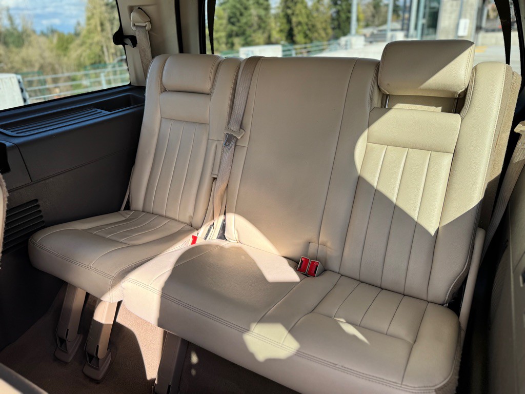 2004 Lincoln Navigator Image 9