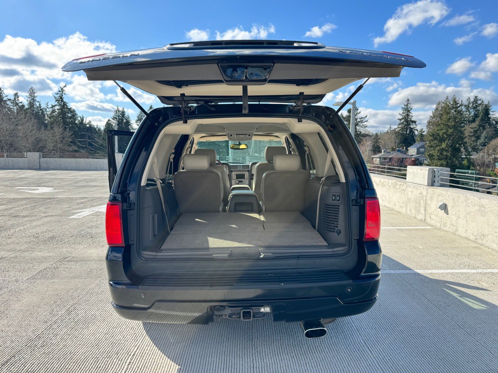 2004 Lincoln Navigator Image 11