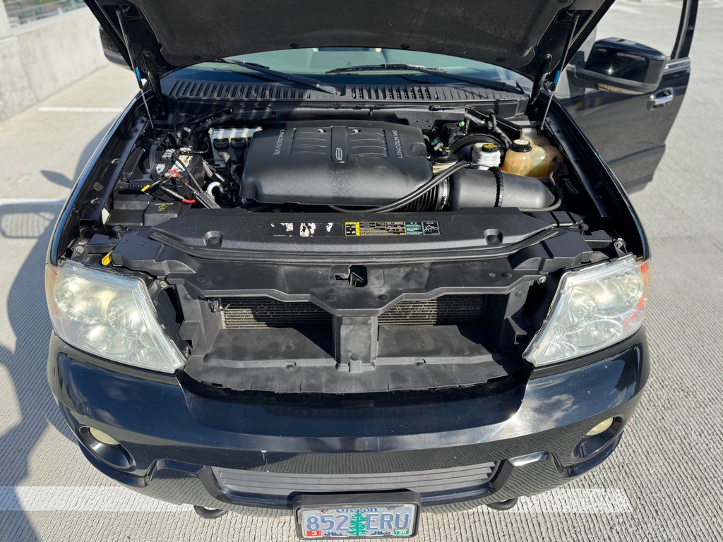 2004 Lincoln Navigator Image 12