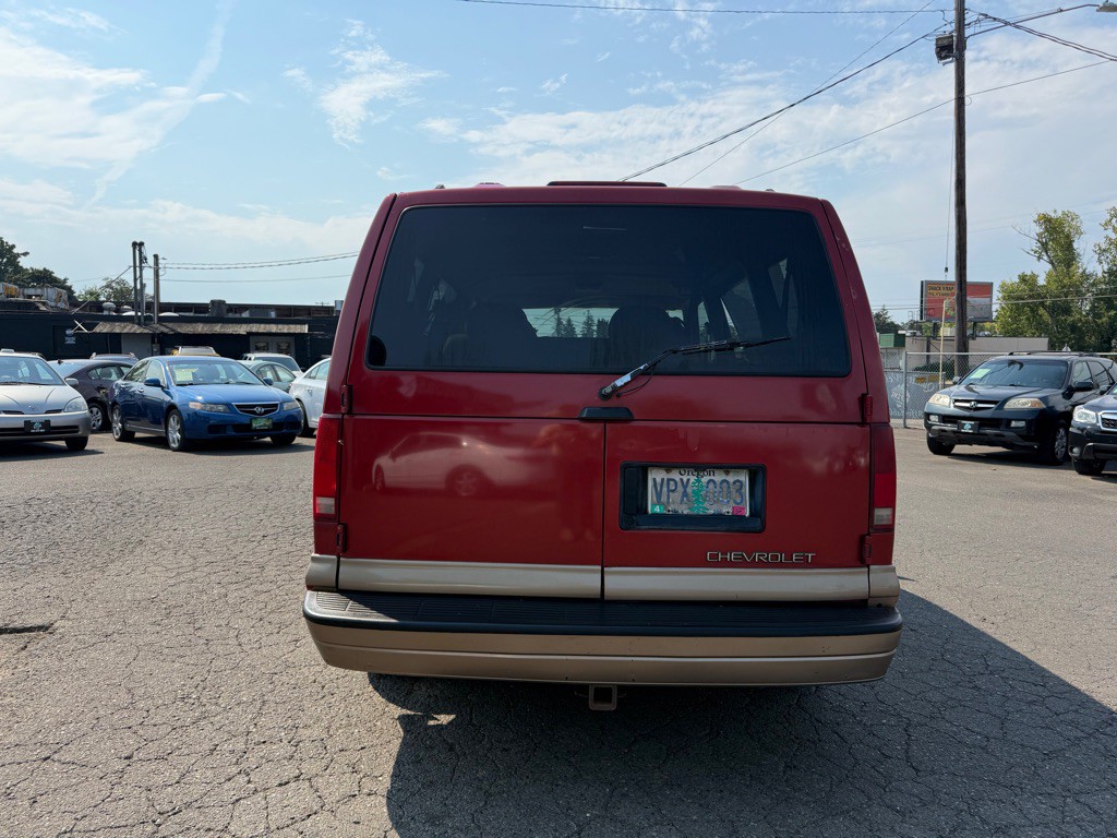 1997 Chevrolet Astro Image 4