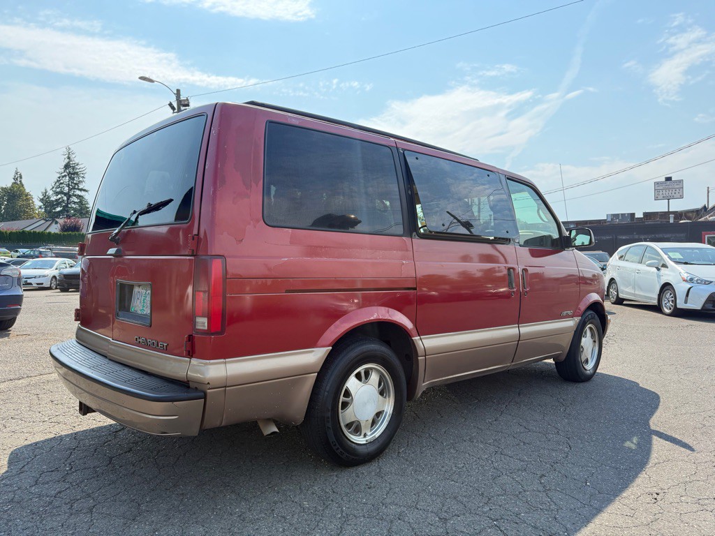 1997 Chevrolet Astro Image 5
