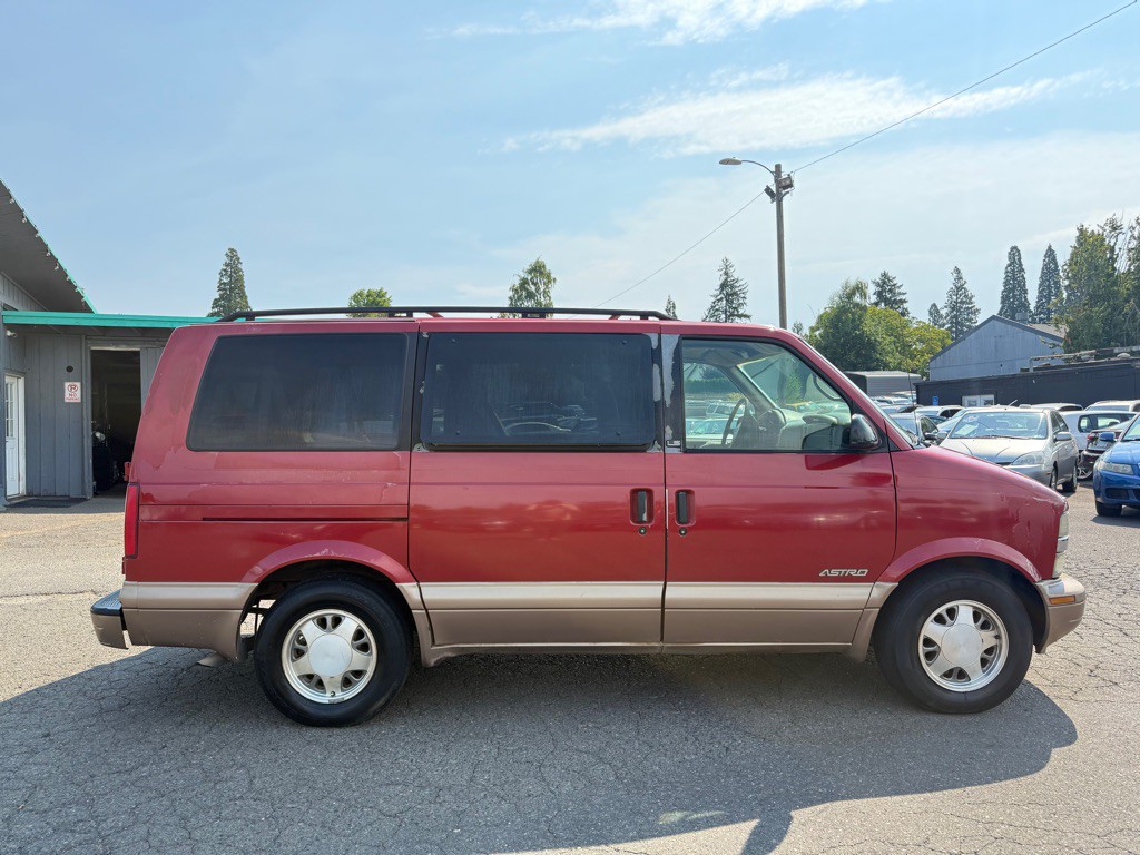 1997 Chevrolet Astro Image 6