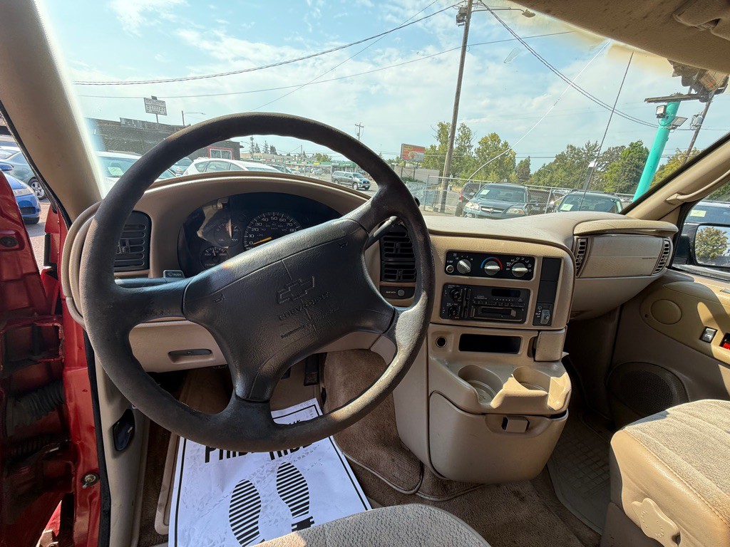 1997 Chevrolet Astro Image 9