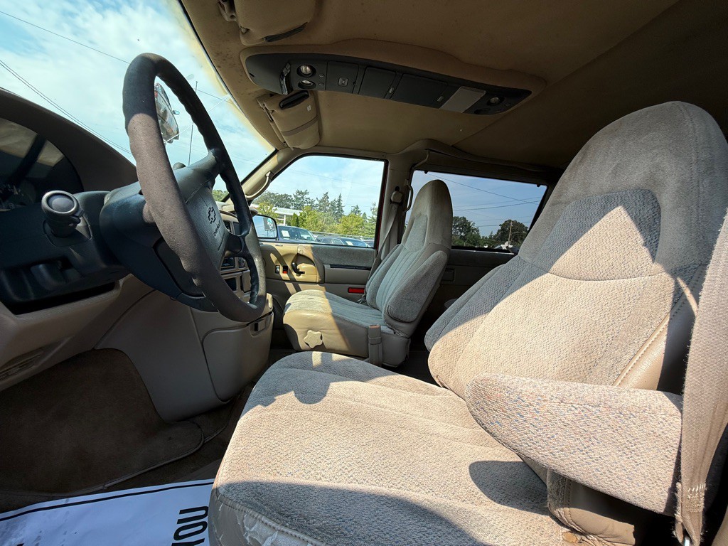 1997 Chevrolet Astro Image 10