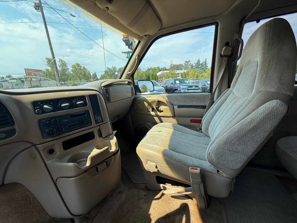 1997 Chevrolet Astro Image 11