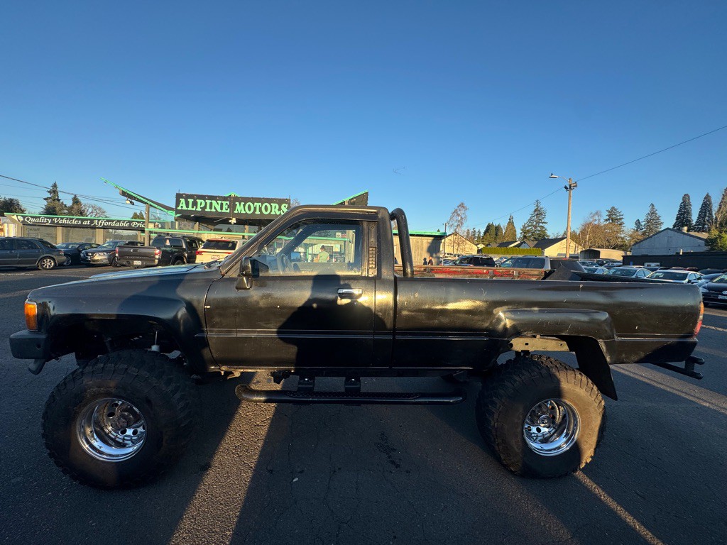 1984 Toyota Pickup Image 4