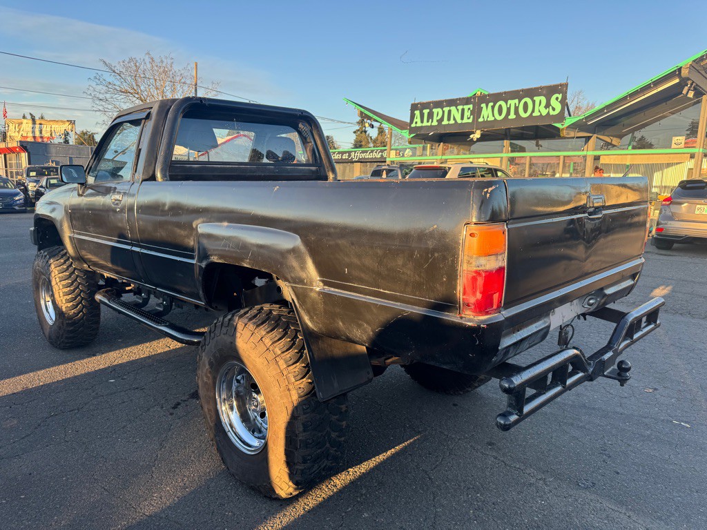 1984 Toyota Pickup Image 5