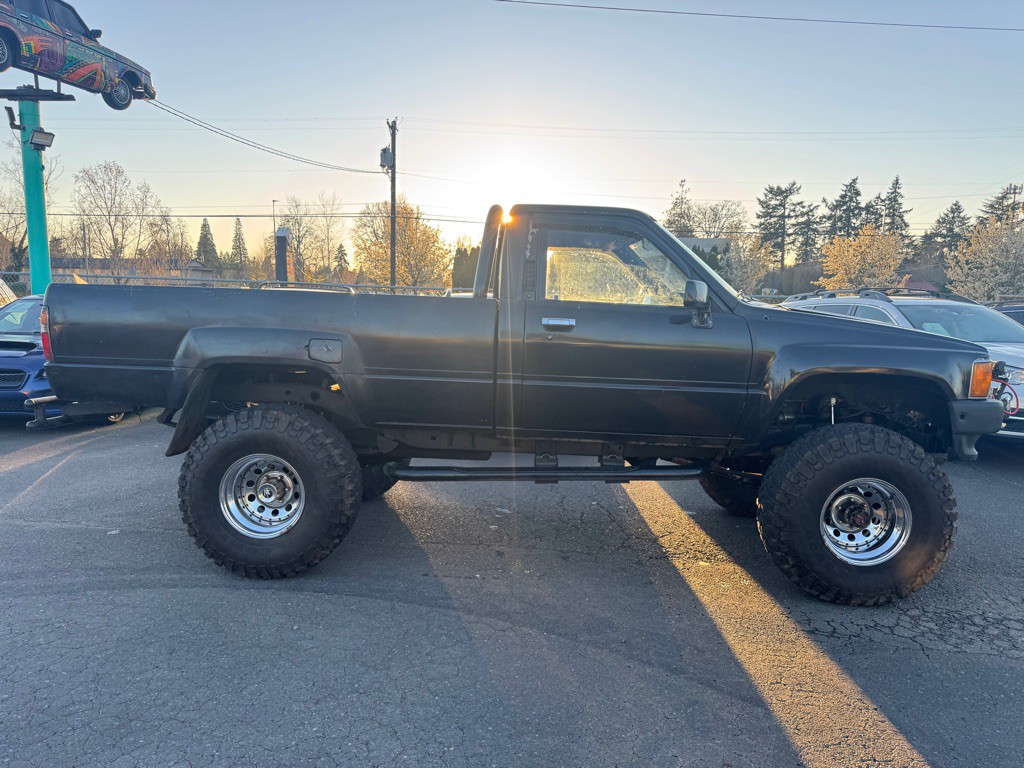 1984 Toyota Pickup Image 7