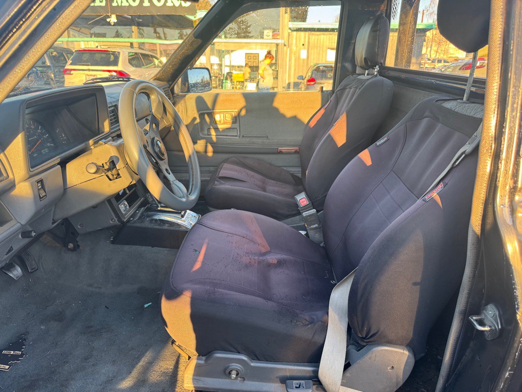 1984 Toyota Pickup Image 10