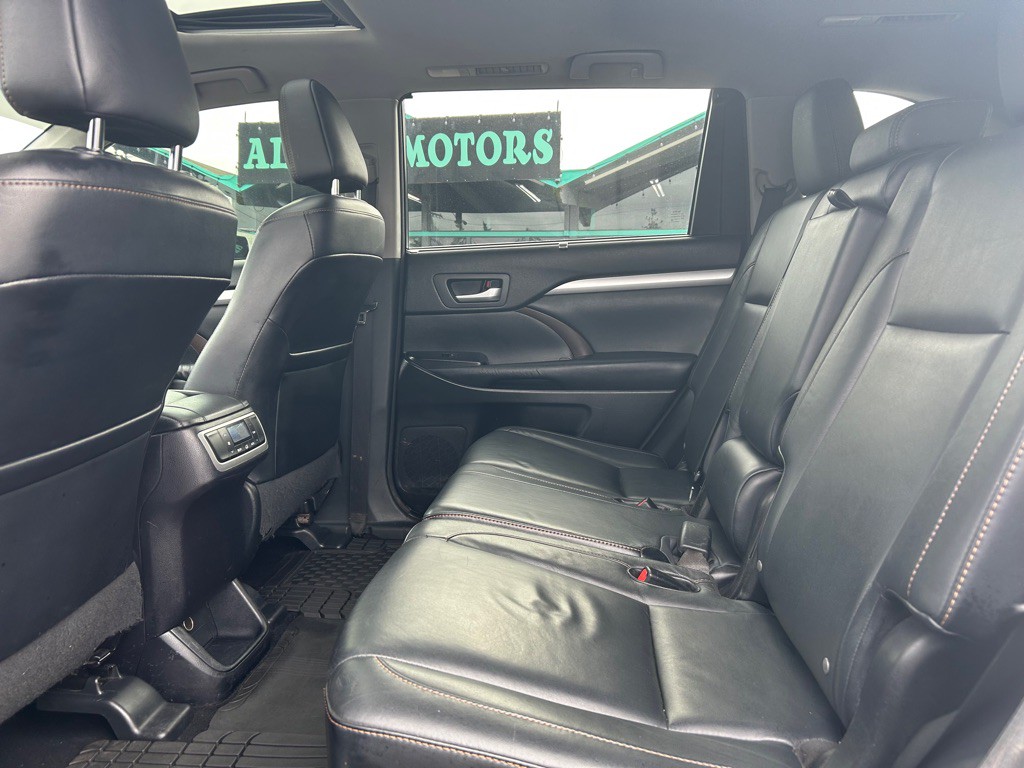 2015 Toyota Highlander Image 8