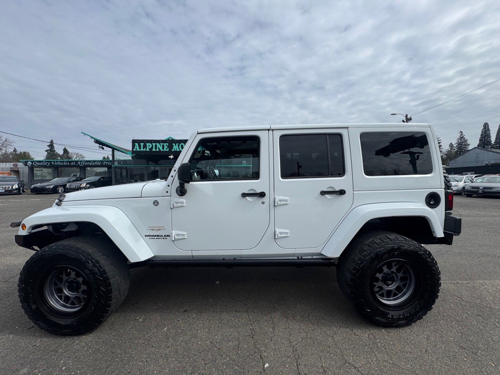 2013 Jeep Wrangler Unlimited Image 2