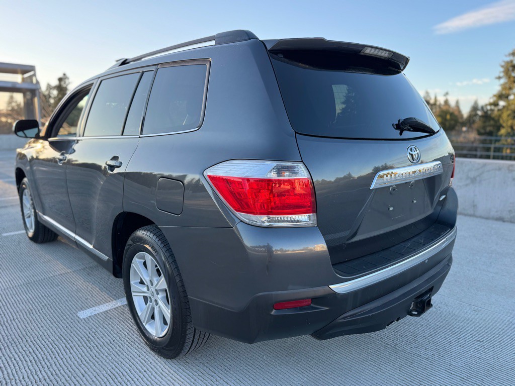 2012 Toyota Highlander Image 2