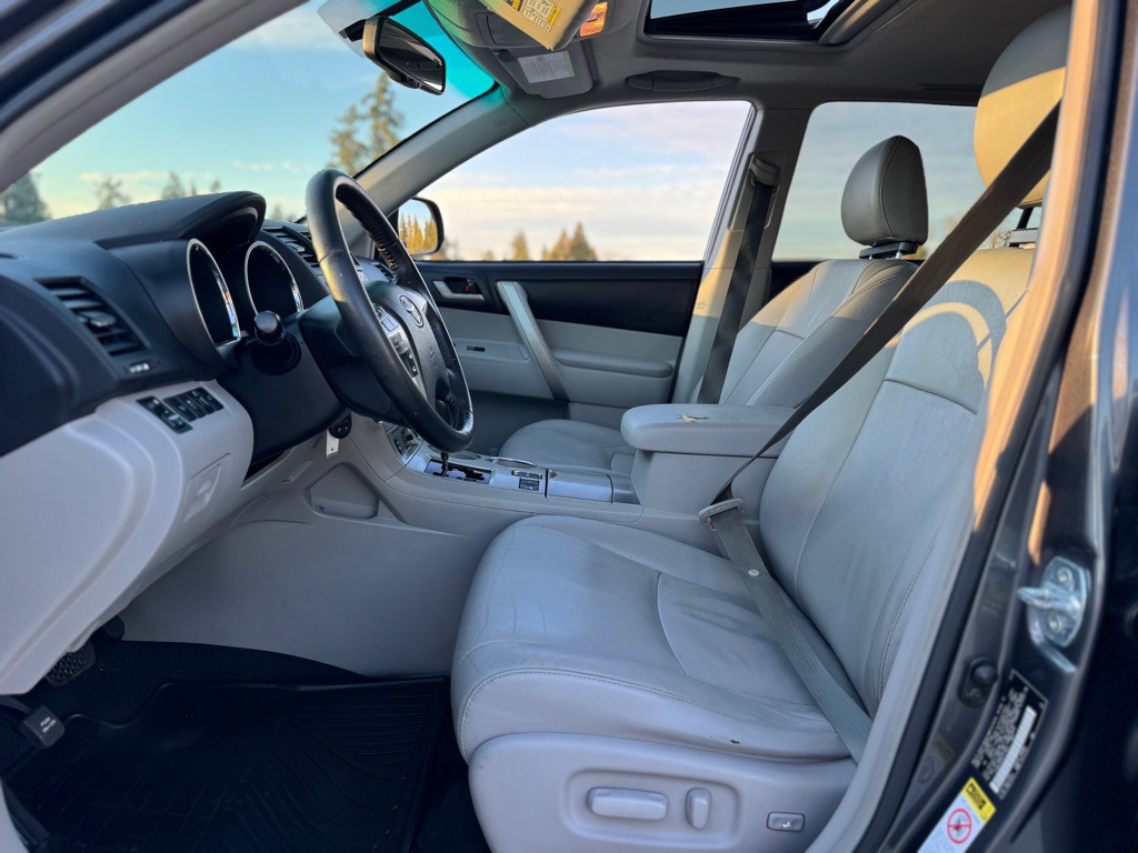 2012 Toyota Highlander Image 7