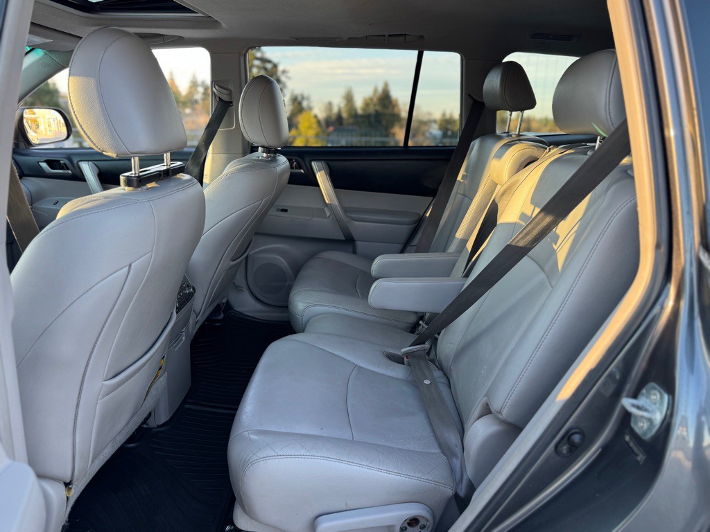 2012 Toyota Highlander Image 8