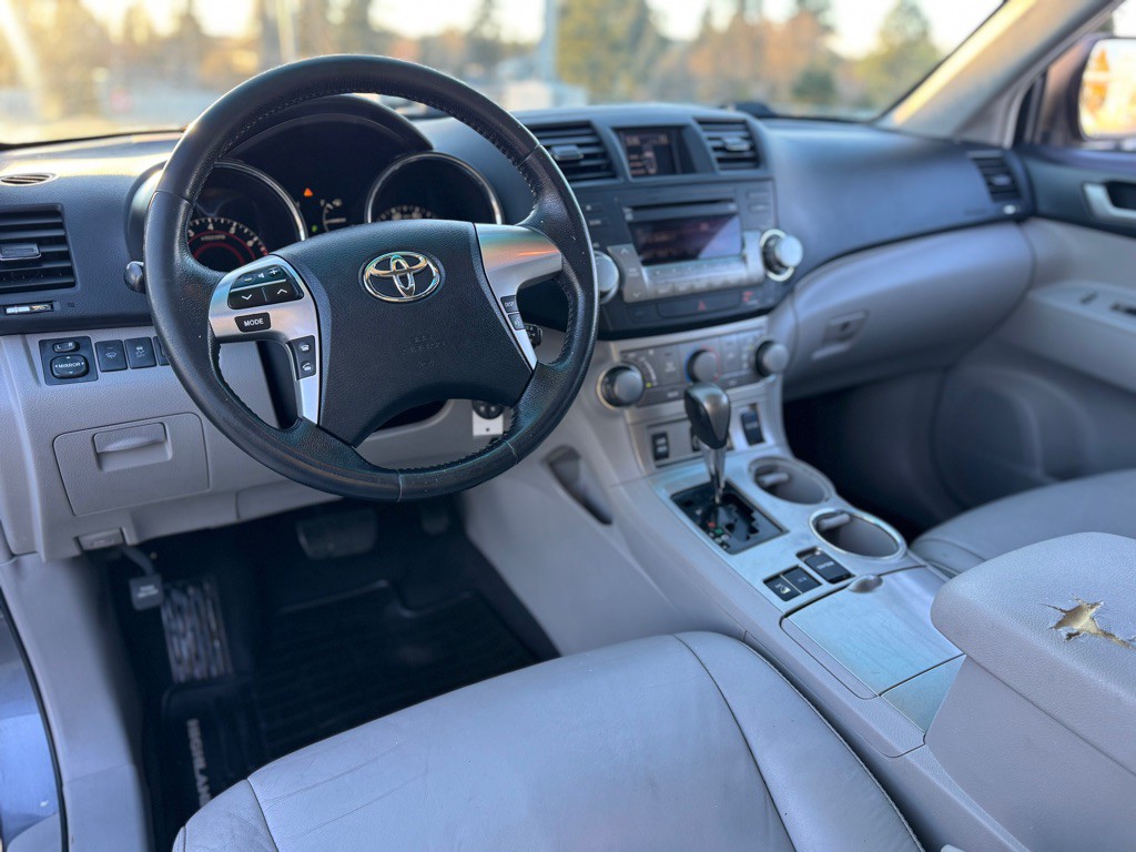 2012 Toyota Highlander Image 10