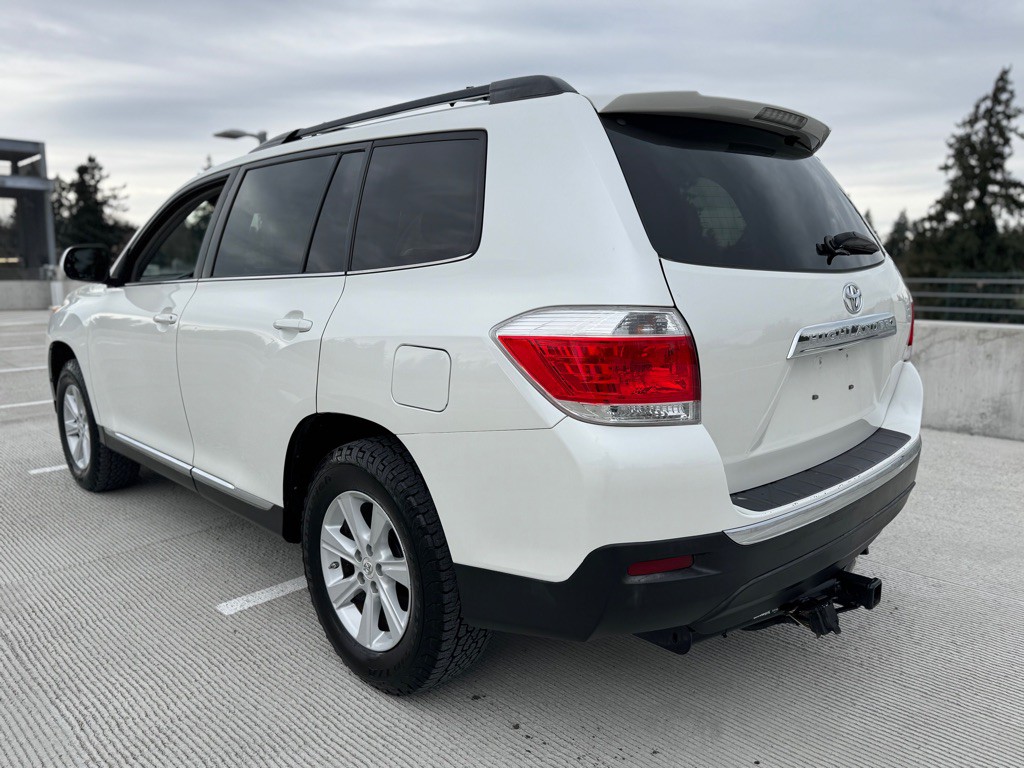 2012 Toyota Highlander Image 2
