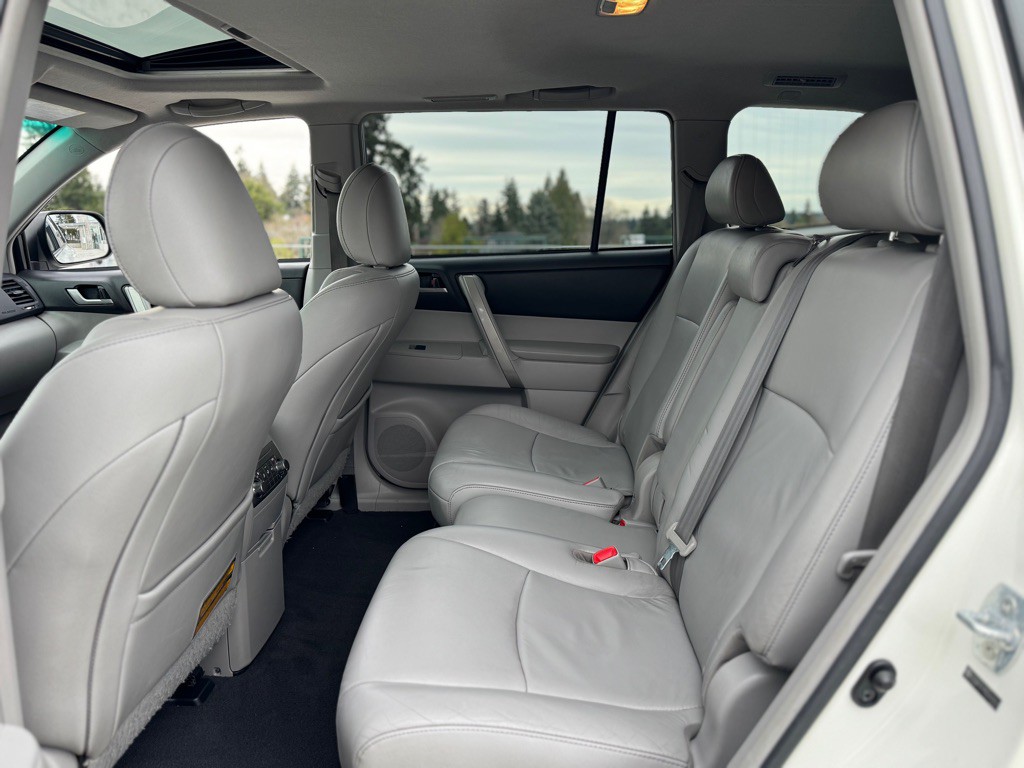 2012 Toyota Highlander Image 8