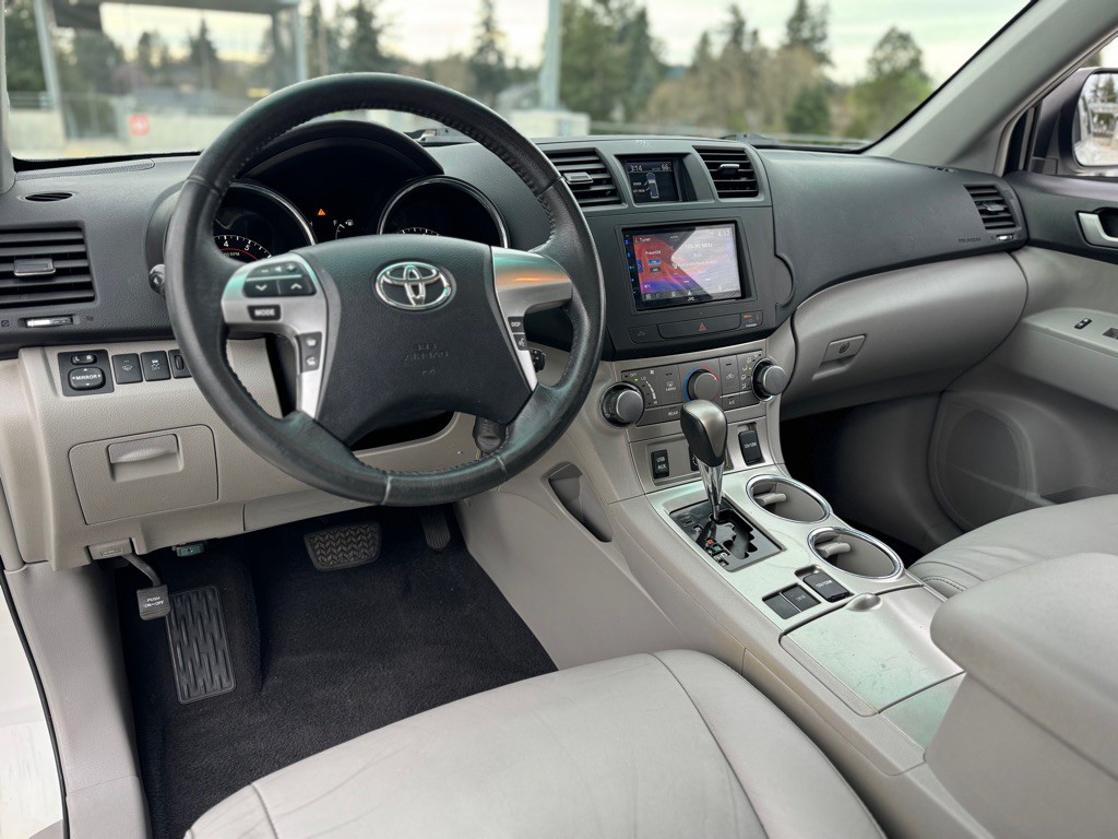 2012 Toyota Highlander Image 10