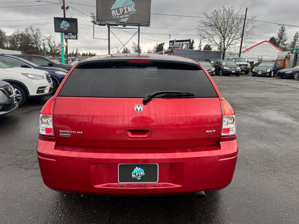 2005 Dodge Magnum Image 3